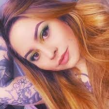 Bonnie Nester's Instagram, Twitter & Facebook