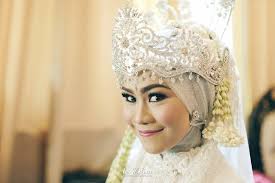 Siger sunda membuat penampilan hari h mereka makin anggun. Putri Sandy Wedding Pernikahan Adat Sunda Nasional Wedding Wedding Inspiration Bride