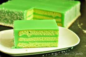 Pandan ombre cake with gula. Kek Pandan Layer Lembut Lemak Berkrim Sedapnya Makan Waktu Sejuk Wanita Ni Kongsi Resipi Siap Tutorial Cara Buat Keluarga