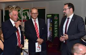 1 adressen finden sie hier mit telefonnummer und häufig auch den öffnungszeiten. Tobias Leuthold Hfc Falke Gewinnt Die Sparda Bank Hamburg Fair Play Geste Des Jahres 2019 Hfv