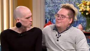 Bizarr család: anyu apává, apu anyává műtteti magát - videó | BorsOnline