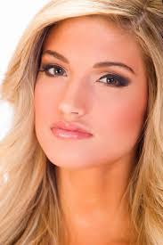 Danielle Hooper's Instagram, Twitter & Facebook