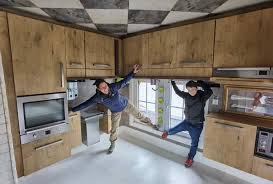 Sämtliche einrichtungsgegenstände im haus steht kopf befinden sich nämlich an der decke. Haus Am Kopf Terfens Unser Ausflug In Tirol Mit Kindern