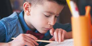 Lakukan hal ini beberapa kali sampai si kecil dapat menulis huruf tersebut dengan rapi. Cara Mengajar Anak Menulis Dengan Kemas My Pendidik