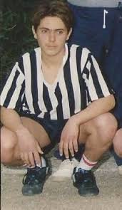 Μιχάλης χατζηγιάννης πες μου τι θες. Mixalhs Xatzhgiannhs Deite Ton Ws Podosfairisth Sta Efhbika Toy Xronia Fwtografia