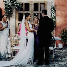 How much should you spend on a wedding gift? How Much To Spend On A Wedding Gift