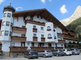 Al terzo piano con 8 posti letto, 3 camere, soggiorno, cucina, un bagno, posto auto. Hotel Stalon Bewertungen Fotos Preisvergleich San Martino Di Castrozza Italien Tripadvisor