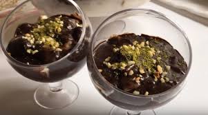 İşte bütün bu dertlerden sizi kurtaracak bir tatlı tarifini paylaşıyoruz sizlerle, karşınızda gerçek profiterol tadında yalancı profiterol tatlısı tarifi! Yalanci Profiterol Tarifi Gercegini Aratmiyor Gurme Tarif