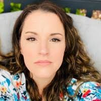 Colleen Dillon's Instagram, Twitter & Facebook