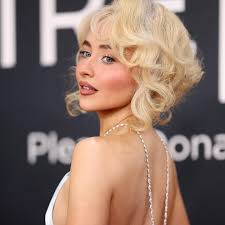 SABRINA HAS ARRIVED and quite the vision might I add. She's already picked  up 2 awards tonight, let's see if Sabrina will pick up anymore throughout  the night!