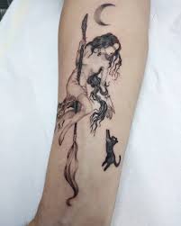 25 Spellbinding Witchy Tattoos That Will Charm You In 2020 Incredible Tattoos Tattoos Wiccan Tattoo In oxford's bodleian library, brilliant american historian and reluctant witch diana bishop unwittingly calls up an ancient magical manuscript, ashmole 782, which has been missing for centuries, and finds herself confronted by acclaimed geneticist and vampire.