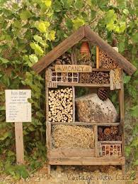 An insect hotel from a can is particularly suitable to offer the wild bees a suitable place to spend the winter. Upcycled Garden Ideas And Repurposing Projects For Quirky Garden Ideas Garden Decor Projects Insect Hotel Upcycle Garden
