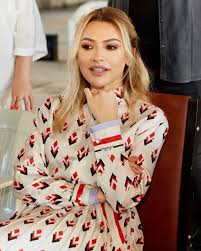Hadi̇se kocaman gögüs fri̇ki̇kleri̇ 2020 hadise konser,hadise kaan yıldırım,hadise sevgilisi kaan yıldırım,hadise,hadise. 377b Begenme 0 Yorum Instagram Da Hadise Hadise Cok Yakinda 22 10 2020 Fashion Women Floral Tops