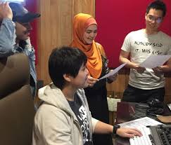 Dendangan hati jiwa dan raga yang melengkapi bagaikan bagaikan hangat mentari cinta yang sejati. Lirik Lagu Anta Permana Datuk Seri Siti Nurhaliza Iluminasi