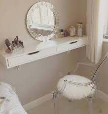 Dieses Regal Schminktisch Ekby Wandregal Von Ikea Mit Ghost Chair Decoration Ideas Party Decorating I In 2020 Ikea Small Spaces Small Decor Apartment Decor