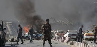 Rafiullah, sa fille amina et ses deux autres enfants. Afghanistan S Future Amid Peace Talks And Deadliest Attacks Naya Daur
