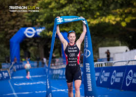 Athlète et triathlète française 2016 olympian Untouchable Taylor Brown Holds On For First World Title In Hamburg World Triathlon Championship Series