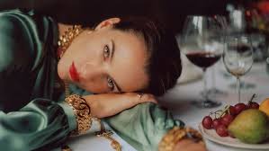 Le service sera remis en service fin août. Cleo Zu Oettingen Spielberg Die Balance Zwischen Moderne Und Tradition Vogue Germany