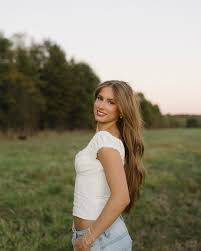 Hi y'all! My name is Darcy Mitchell and I'm from Round Rock Texas. I am  100% committed to Arkansas!! I plan