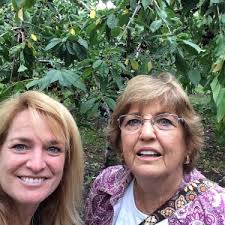 Aunt Julia and the Scriptwriter: A Novel: Vargas Llosa, Mario, Lane, Helen  R.: 9780312427245: Books