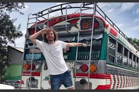 Luisito comunica viajó por al menos seis meses por puntos de todo el mundo para escribir el libro esta publicación cuenta con un tiraje de 80 mil ejemplares. Luisito Comunica Publica Libro De Sus Viajes