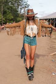 This Is Such A Cool Boho Outfit I Adore The Fringe On Her Coat And The Way She Festival Fashion Boho Fashion Spirit Fashion