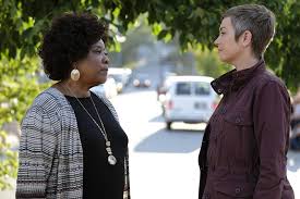 But it's never just a little bit. Supernatural Bild Kim Rhodes Loretta Devine 221 Von 1413 Filmstarts De