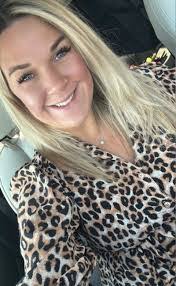 Kara Brady's Instagram, Twitter & Facebook