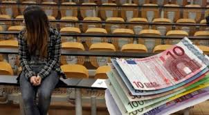 Η αίτηση υποβάλλεται από τον δικαιούχο του επιδόματος, δηλαδή το πρόσωπο που θεωρείται ότι βαρύνει ο φοιτητής, σύμφωνα με τις διατάξεις του άρθρου 11 του ν. 3ekinhsan Oi Aithseis Gia To Foithtiko Epidoma Twn 1 000 Eyrw