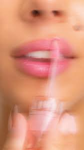 we call that the plush effect 💕 NEW replenishing serum-infused lip oil  tint available in 4 dreamy shades , 🌺 bahama mama