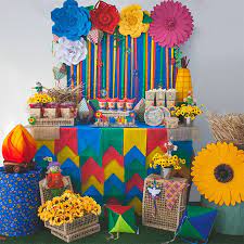 Bandeirinhas de festa junina feitas com bandejas de isopor. Faca Voce Mesmo Decoracao De Festa Junina Lojas Linna