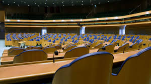 In de eerste kamer zijn 75 zetels te verdelen. Man Springt Van Publieke Tribune Tweede Kamer Nrc