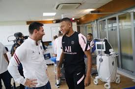 Things might have been different had a young kylian followed in his mother fayza lamar's footsteps, she played division 1 handball in france back in the 90's. Kylian Mbappe On Twitter Welcome To Paris Leo