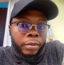 If you get heart. Wear this same outfit, stand for this very same position  snap picture bringam make we see something..." What's actually going