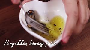 Memang tidak tahu hendak buat apa. Tips Legakan Selsema Bayi Dengan Minyak Bawang Putih Youtube