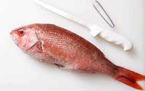 Dalla caratteristica forma sottile e dal sapore delicato, la sogliola è di l'ultimo passaggio è la sfilettatura: Come Pulire E Sfilettare Il Pesce In Casa Red Academy