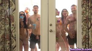 Fantastic Trans Pool Party! - XNXX.COM