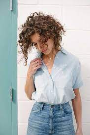 20 New Short Wild Hair Styles Love This Hair Kurze Lockige Frisuren Lockige Frisuren Naturlocken Frisuren