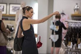Entdecke alle filme von gal gadot. Bild Zu Gal Gadot Die Jones Spione Von Nebenan Bild Gal Gadot Filmstarts De