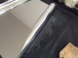 Selanjutnya, semprot lembaran kaca menggunakan cat dengan efek cermin dan. Cara Membuat Cermin Dengan Tangan Anda Sendiri Dari Filem Cermin Tak Terhingga Kesan Terowong
