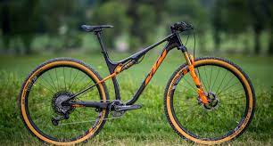Dennoch, ein bike, dass extrem leicht ist und zugleich effizient arbeitet, erfreut jeden mountainbiker da draußen. Eurobike Media Days Uberarbeitetes Ktm Scarp Und Frauen Linie Enduro Fahrrad Mountainbike Ktm
