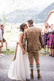 Die vielzahl der verschiedenen hochzeitskleider ist in den letzten jahren enorm gestiegen. Traditionell In Tracht Hochzeit Im Wunderschonen Tirol