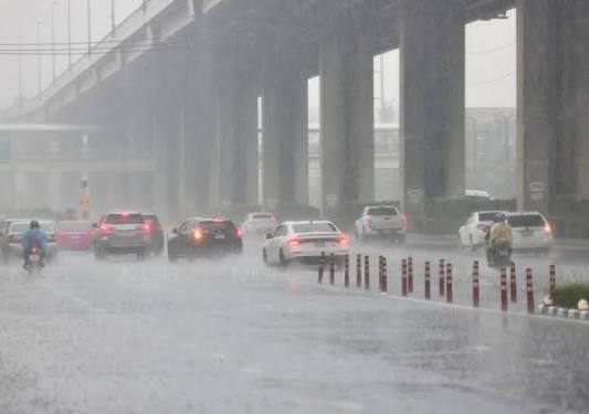 กรมอุตุฯ” ชี้ไทยยังมีฝนต่อเนื่อง ภาคกลาง-กทม.เจอฝนหนักบางแห่ง  อีสานเริ่มหนาว ลด 1-3 องศาฯ