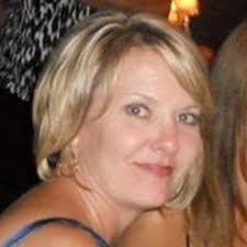 Sandy Moeller's Instagram, Twitter & Facebook