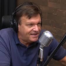 Voz da Fórmula 1, Sergio Maurício conta seu amor pelo Botafogo: 'Eu fundei  a TJB. Sou muito apaixonado!'