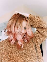 A rose gold hair shade, in its essence, is metallic pinky that combines glowing blonde and coppery red hair. Pinkhair Pink Rosegold Gold Rose Strawberry Hairstyles Haircolor Hair Balayage Coppe Strawberry Blonde Hair Color Strawberry Blonde Hair Hair Styles