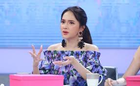 Hương giang cũng tâm niệm, trong cuộc sống, con người không nên phàn nàn về những thăng trầm của số phận mà nên học cách can đảm, đối mặt với những biến cố và vượt qua chúng. HÆ°Æ¡ng Giang Idol HÆ°Æ¡ng Giang Tiáº¿t Lá»™ 5 Giay Thay Ä'á»•i Toan Bá»™ Cuá»™c Ä'á»i Vtv Vn