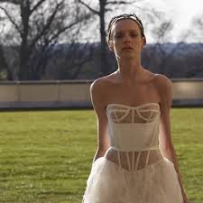 Mit vera wang bride wird eine neue ära der brautmode geboren. Atemberaubende Brautkleider Von Vera Wang 2017 Ein Hauch Boudoir Fur Die Hochzeit