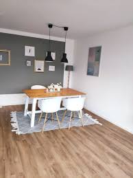 Helles Wunderschones Modernes Esszimmer Farbige Wande Teppich Esszimmer Inneneinrichtung