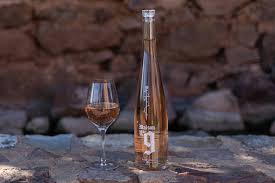 Achat et vente en ligne parmi des millions de produits en stock. Post Malone Maison No 9 French Rose Wine Launch Hypebeast